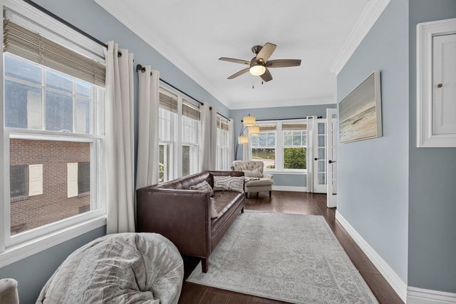 327 McClellan Boulevard, Davenport, IA 52803