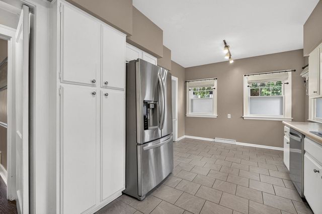 327 McClellan Boulevard, Davenport, IA 52803