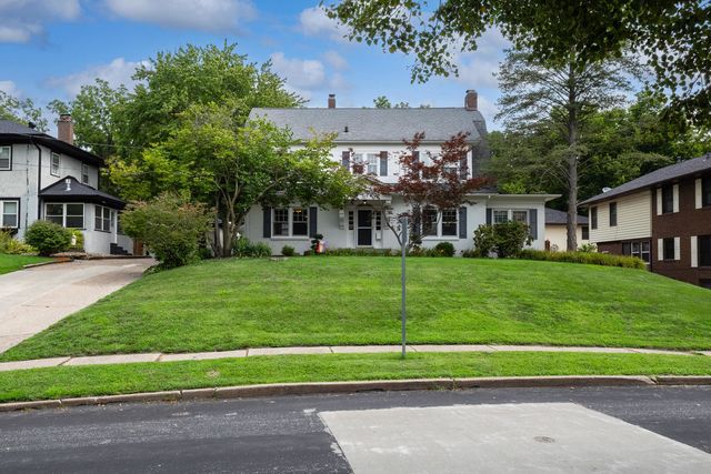 327 McClellan Boulevard, Davenport, IA 52803