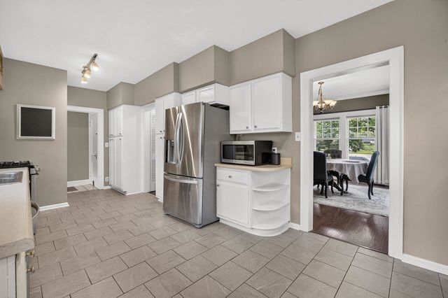 327 McClellan Boulevard, Davenport, IA 52803