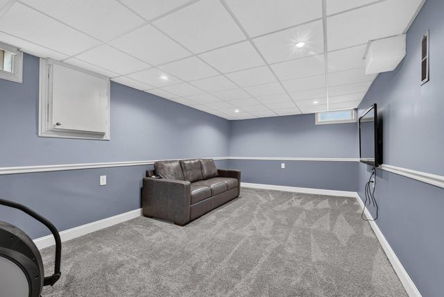 327 McClellan Boulevard, Davenport, IA 52803