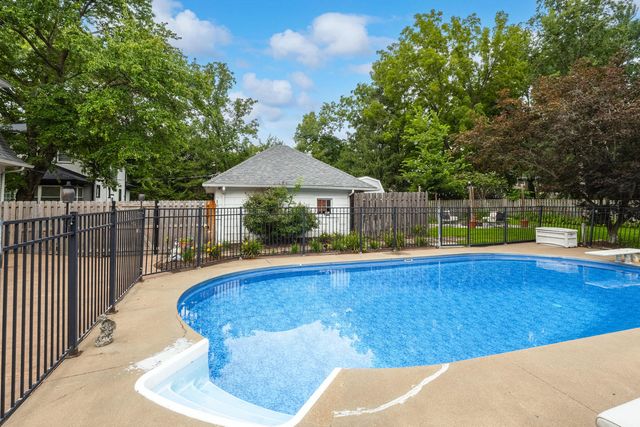 327 McClellan Boulevard, Davenport, IA 52803