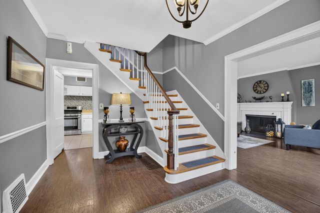 327 McClellan Boulevard, Davenport, IA 52803