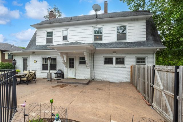 327 McClellan Boulevard, Davenport, IA 52803
