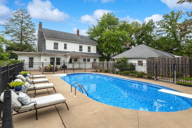 327 McClellan Boulevard, Davenport, IA 52803