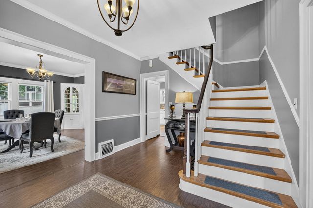 327 McClellan Boulevard, Davenport, IA 52803