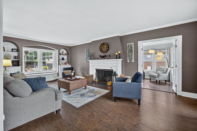327 McClellan Boulevard, Davenport, IA 52803