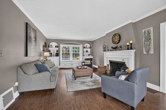 327 McClellan Boulevard, Davenport, IA 52803