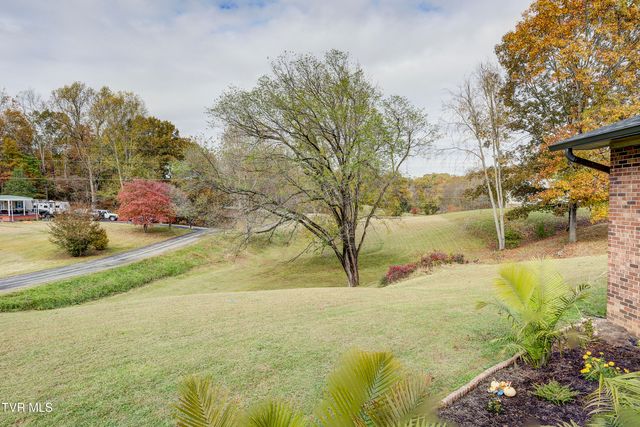 335 Pleasant Hill Place, Bluff City, TN 37618