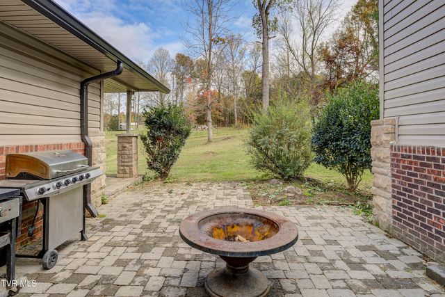 335 Pleasant Hill Place, Bluff City, TN 37618