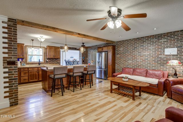 335 Pleasant Hill Place, Bluff City, TN 37618