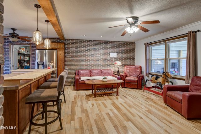 335 Pleasant Hill Place, Bluff City, TN 37618