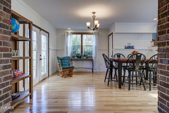 335 Pleasant Hill Place, Bluff City, TN 37618