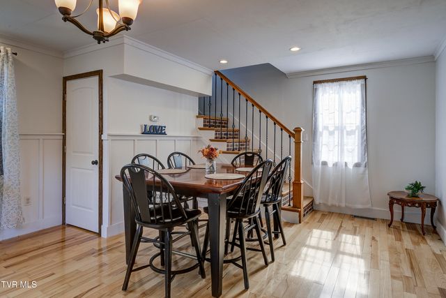 335 Pleasant Hill Place, Bluff City, TN 37618