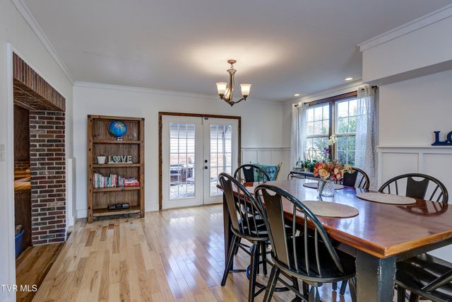 335 Pleasant Hill Place, Bluff City, TN 37618