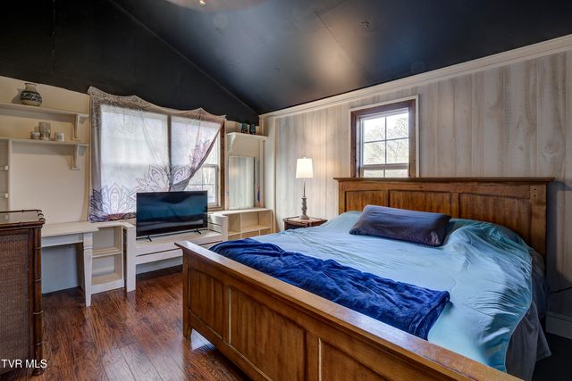 335 Pleasant Hill Place, Bluff City, TN 37618