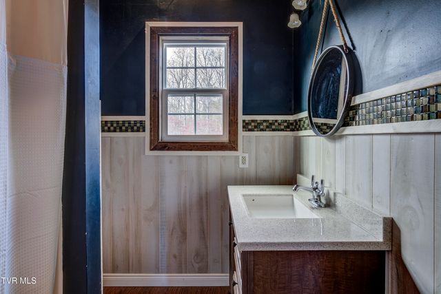 335 Pleasant Hill Place, Bluff City, TN 37618