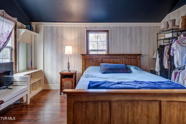 335 Pleasant Hill Place, Bluff City, TN 37618