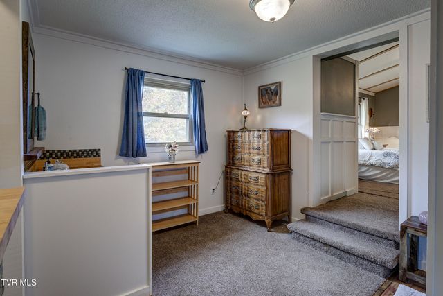 335 Pleasant Hill Place, Bluff City, TN 37618