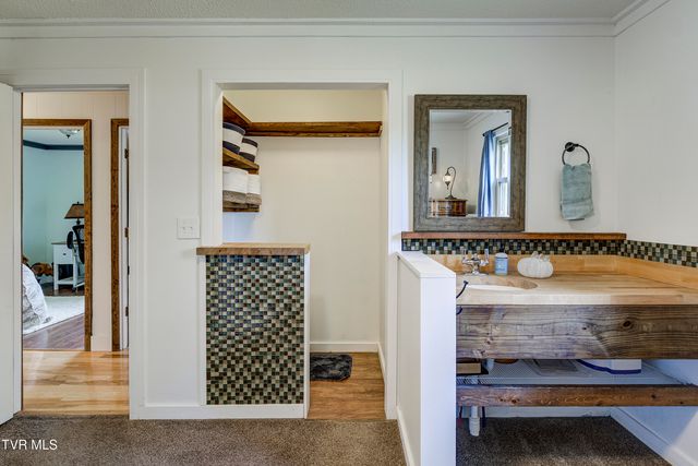 335 Pleasant Hill Place, Bluff City, TN 37618