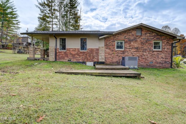 335 Pleasant Hill Place, Bluff City, TN 37618