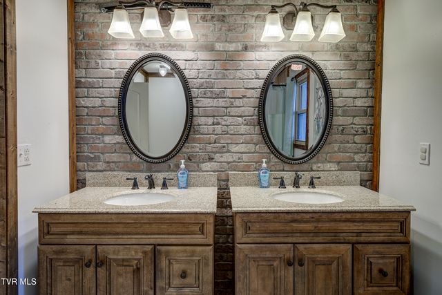 335 Pleasant Hill Place, Bluff City, TN 37618