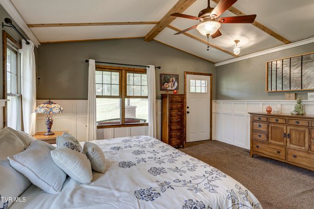 335 Pleasant Hill Place, Bluff City, TN 37618