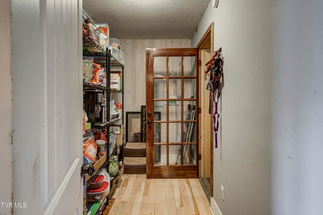 335 Pleasant Hill Place, Bluff City, TN 37618