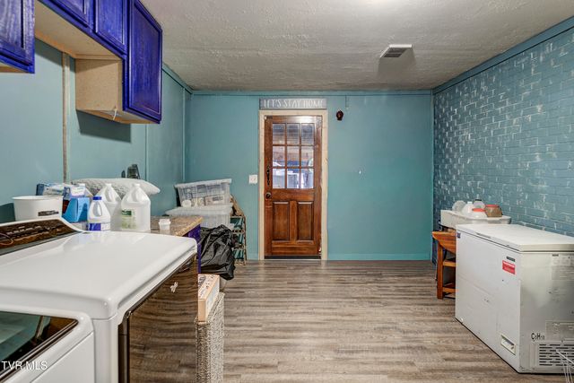 335 Pleasant Hill Place, Bluff City, TN 37618