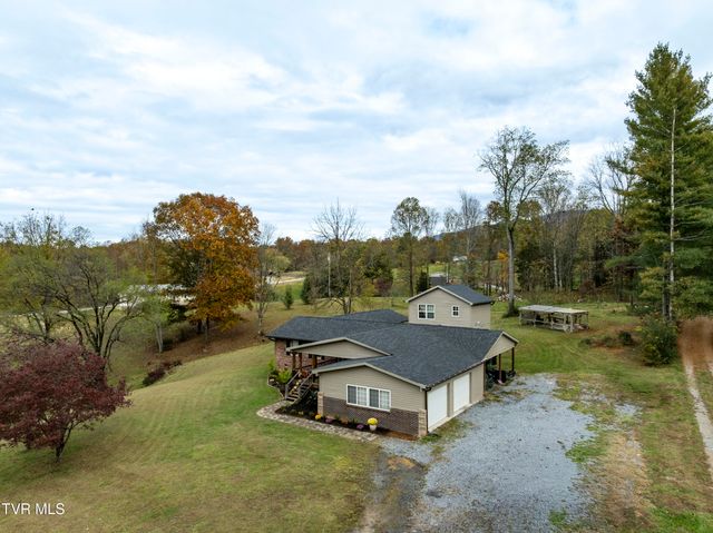 335 Pleasant Hill Place, Bluff City, TN 37618
