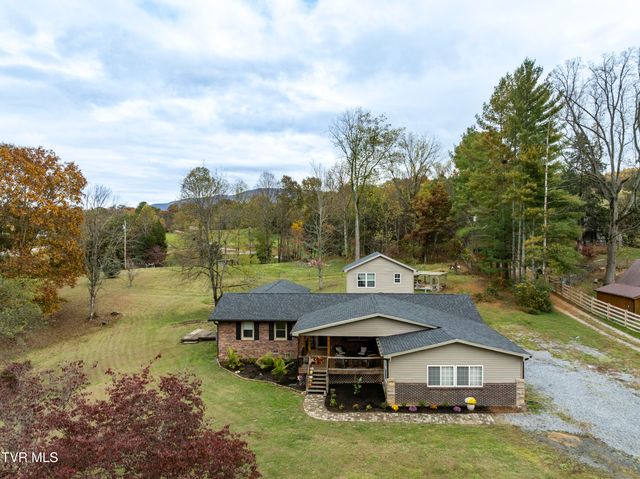 335 Pleasant Hill Place, Bluff City, TN 37618