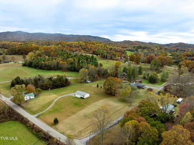 335 Pleasant Hill Place, Bluff City, TN 37618