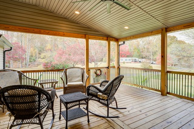 335 Pleasant Hill Place, Bluff City, TN 37618