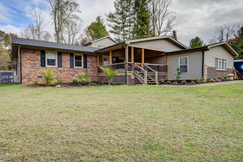 335 Pleasant Hill Place, Bluff City, TN 37618