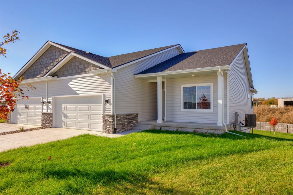 16738 Walnut Meadows Circle, Urbandale, IA 50323