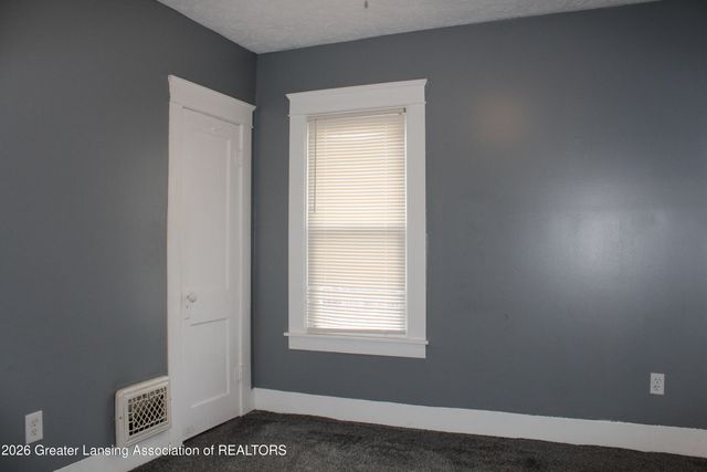 2421 S Rundle Avenue, Lansing, MI 48910
