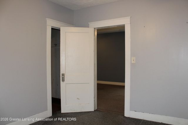 2421 S Rundle Avenue, Lansing, MI 48910