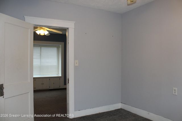2421 S Rundle Avenue, Lansing, MI 48910