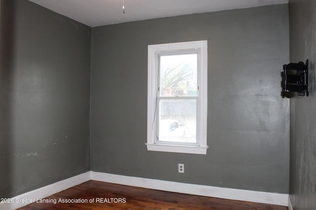 2421 S Rundle Avenue, Lansing, MI 48910