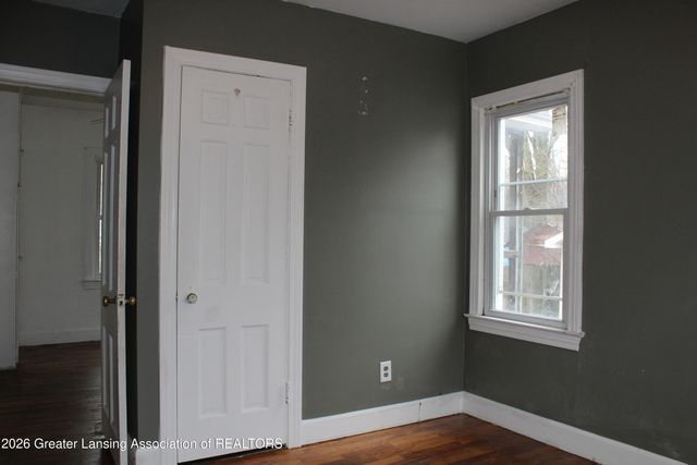 2421 S Rundle Avenue, Lansing, MI 48910
