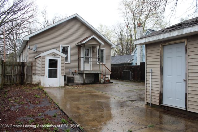 2421 S Rundle Avenue, Lansing, MI 48910