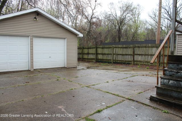 2421 S Rundle Avenue, Lansing, MI 48910