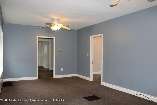 2421 S Rundle Avenue, Lansing, MI 48910