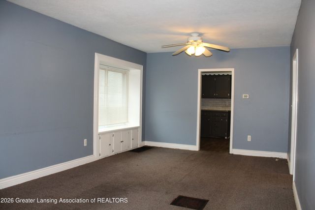 2421 S Rundle Avenue, Lansing, MI 48910