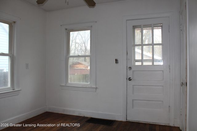 2421 S Rundle Avenue, Lansing, MI 48910