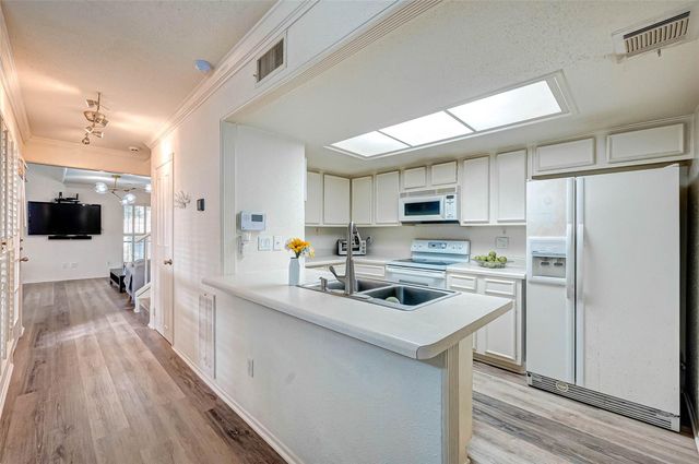 1908 Augusta Drive 7, Houston, TX 77057