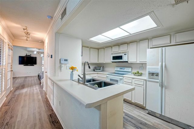 1908 Augusta Drive 7, Houston, TX 77057
