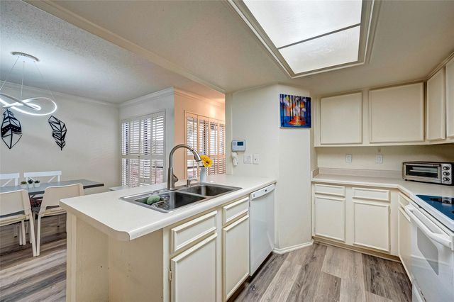 1908 Augusta Drive 7, Houston, TX 77057