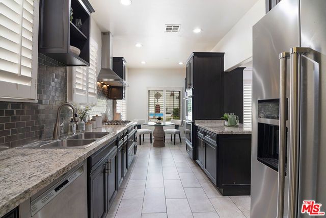 5761 W Olympic Boulevard, Los Angeles, CA 90036