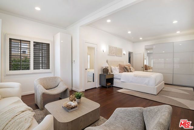 5761 W Olympic Boulevard, Los Angeles, CA 90036